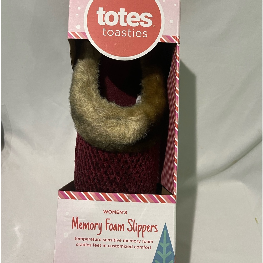 Totes Toesties Women's Memory Foam Slippers  Burgundy Size 8-9